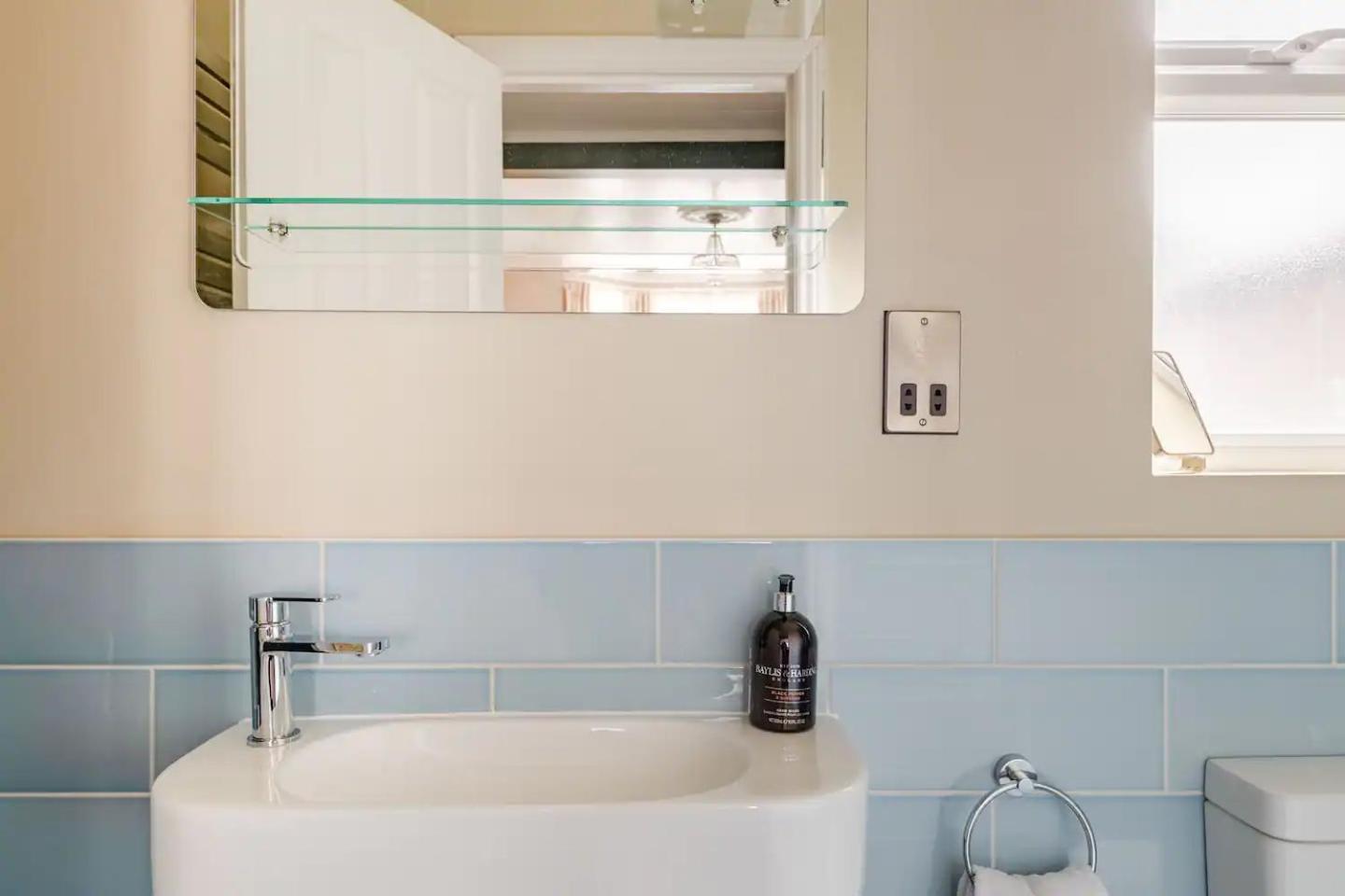 Deco Studio: King Bed, Kitchenette, Stylish & Comfortable Brighton ภายนอก รูปภาพ